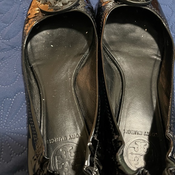 Tory Burch Reeva flats size 7.5 in black patent. Great used condition. - Picture 5 of 8